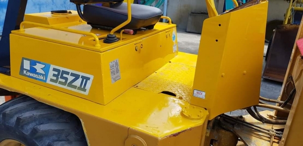 รถตักขนาดเล็ก KAWASAKI 35Z// เครื่องยนต์4สูบของkubota มีอะไหล่ ขนาดบุ้งกี่0.4คิว เก่าญี่ปุ่นไม่เคยใช้งานในไทย ใช้งานน้อยแค่700ชั่วโมง เหมาะสำหรับลูกค้าใช้ตักวัสดุต่างๆ รับประกันคุณภาพ ราคา360,000บาท สนใจติดต่อ 092-9938255 #KPGแทรคเตอร์  081-8416818 ,