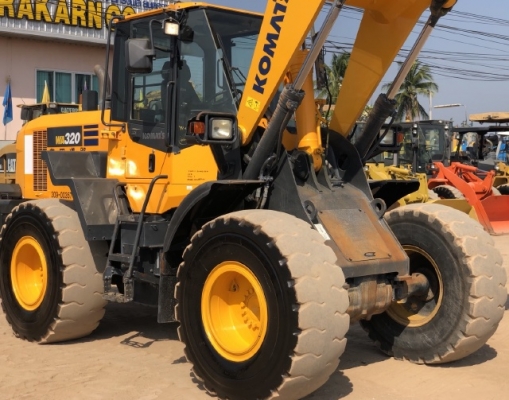 ขายรถตักล้อยาง KOMATSU WA320-7 ปี 2014 รถนอกนำเข้าเองจากญี่ปุ่น สภาพสวยพร้อมใช้ มีVDOการทำงานครับ