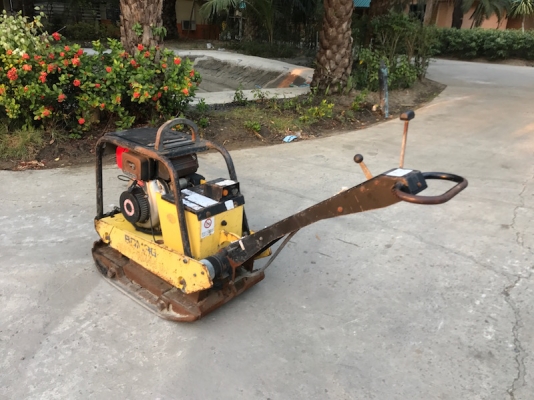 ขายรถบด ตบดินBOMAG ดีเซล สตาร์ทไฟฟ้า สภาพเดิมๆจากญี่ปุ่น 45,000เท่านั้น!!