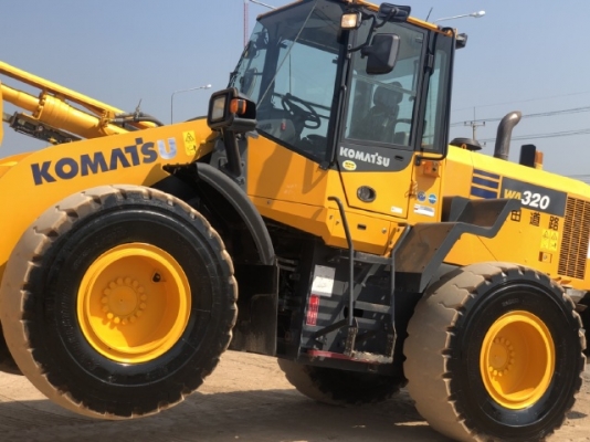 ขายรถตักล้อยาง KOMATSU WA320-7 ปี 2014 รถนอกนำเข้าเองจากญี่ปุ่น สภาพสวยพร้อมใช้ มีVDOการทำงานครับ