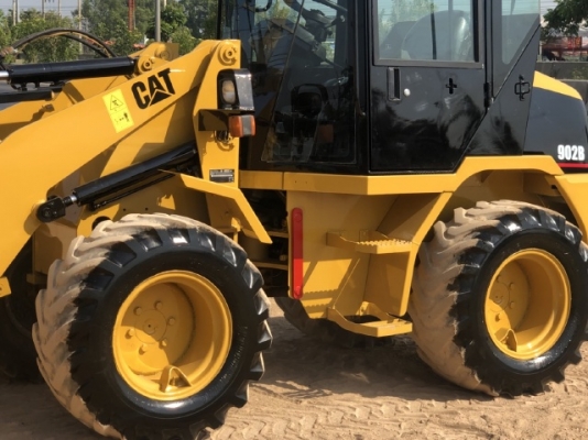 ขายรถตักล้อยาง CAT 902B (เทียบเท่า WA40) นำเข้าเองจากญี่ปุ่น สภาพสวยพร้อมใช้ มีVDOการทำงานครับ