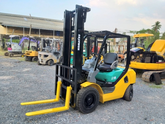 ขายรถยก KOMATSU FD25-16 เครื่องดีเซล 4D94E เสาสูง 4 เมตร ยกได้ 2.5 ตัน เกียร์ออโต้  รถนอกนำเข้า ติดต่อ 063-5628992 ID line: vorakrit1970