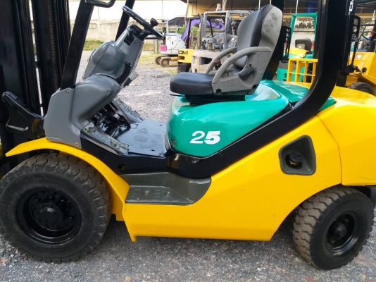 ขายรถยก KOMATSU FD25-16 เครื่องดีเซล 4D94E เสาสูง 4 เมตร ยกได้ 2.5 ตัน เกียร์ออโต้  รถนอกนำเข้า ติดต่อ 063-5628992 ID line: vorakrit1970