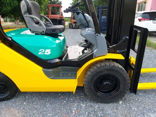 ขายรถยก KOMATSU FD25-16 เครื่องดีเซล 4D94E เสาสูง 4 เมตร ยกได้ 2.5 ตัน เกียร์ออโต้  รถนอกนำเข้า ติดต่อ 063-5628992 ID line: vorakrit1970