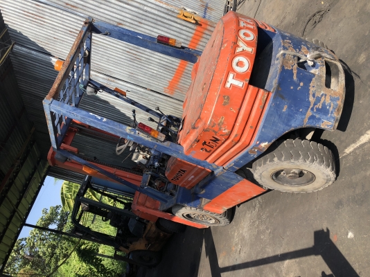 ขาย โฟรคลิฟท์ โตโยต้า รุ่น 5   เครื่อง ดีเซล