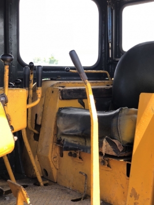 ขายรถดันดิน KOMATSU D60P-6 นำเข้าเองจากญี่ปุ่น สภาพสวยพร้อมใช้ มีVDOการทำงานครับ ขายรถดันดิน KOMATSU D60P-6 นำเข้าเองจากญี่ปุ่น สภาพสวยพร้อมใช้ มีVDOการทำงานครับ