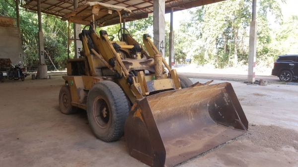 ขาย รถตัก TCM SD23 เกียร์ทอค รถจอดไว้ไม่ค่อยใช้งาน เครื่องมีไอหน่อย ราคาต่อรองได้ครับ