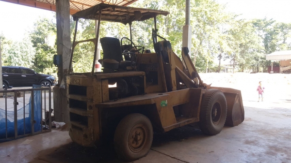 ขาย รถตัก TCM SD23 เกียร์ทอค รถจอดไว้ไม่ค่อยใช้งาน เครื่องมีไอหน่อย ราคาต่อรองได้ครับ