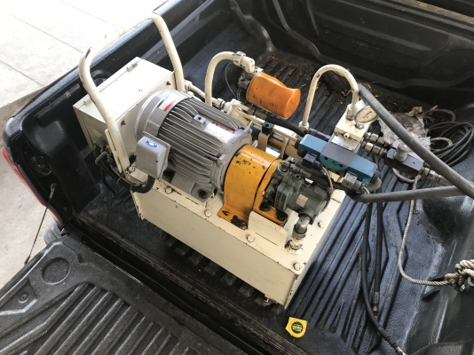 ขายชุดปั๊มน้ำมันไฮโดรลิค Nachi Japan มอเตอร์ Mitsubishi 5HP. 380V พร้อมชุดวาล์วคอนโทรล Vickers 24Vdc สภาพสวยใหม่มาก อุปกรณ์ครบ มีสวิทย์ปิด-เปิดในตัว พร้อมล้อเคลื่อนย้ายสะดวกครับ พร้อมใช้งาน