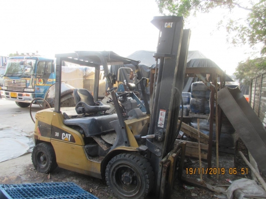 รถโฟลคลิฟท์ ยี่ห้อ CAT 30 รถโฟลคลิฟท์ ยี่ห้อ CAT 30