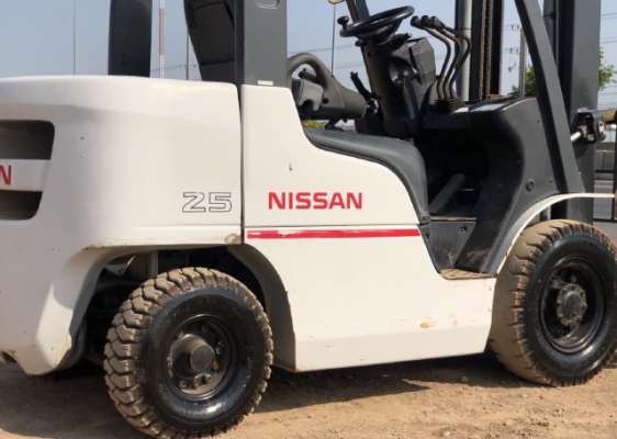 ขายรถยกดีเซล NISSAN 2.5 ตัน ปี 2013 นำเข้าเองจากญี่ปุ่น สภาพสวยพร้อมใช้ มีVDOการทำงานครับ