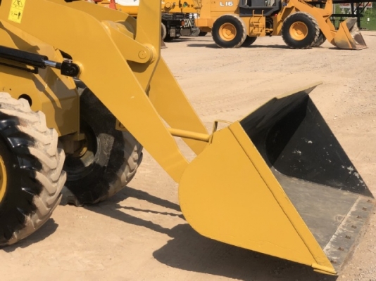 ขายรถตักล้อยาง CAT 902B (เทียบเท่า WA40) นำเข้าเองจากญี่ปุ่น สภาพสวยพร้อมใช้ มีVDOการทำงานครับ