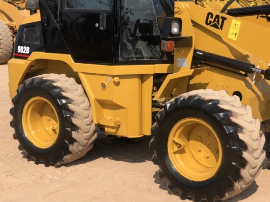 ขายรถตักล้อยาง CAT 902B (เทียบเท่า WA40) นำเข้าเองจากญี่ปุ่น สภาพสวยพร้อมใช้ มีVDOการทำงานครับ