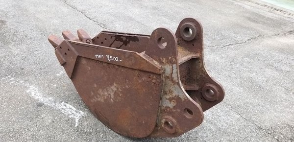 บุ้งกี๋ ขุดร่อง PC60 มือ2จากญี่ปุ่น ของแท้!!! สภาพเดิมๆใช้น้อย ทำสีใหม่ สวยดี งามมากๆ