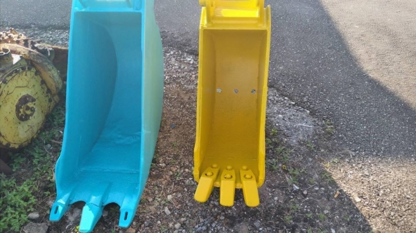 บุ้งกี๋ ขุดร่อง PC60 มือ2จากญี่ปุ่น ของแท้!!! สภาพเดิมๆใช้น้อย ทำสีใหม่ สวยดี งามมากๆ