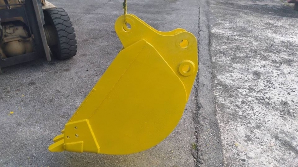 บุ้งกี๋ ขุดร่อง PC60 มือ2จากญี่ปุ่น ของแท้!!! สภาพเดิมๆใช้น้อย ทำสีใหม่ สวยดี งามมากๆ