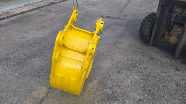 บุ้งกี๋ ขุดร่อง PC60 มือ2จากญี่ปุ่น ของแท้!!! สภาพเดิมๆใช้น้อย ทำสีใหม่ สวยดี งามมากๆ