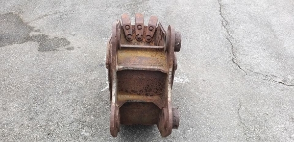 บุ้งกี๋ ขุดร่อง PC60 มือ2จากญี่ปุ่น ของแท้!!! สภาพเดิมๆใช้น้อย ทำสีใหม่ สวยดี งามมากๆ