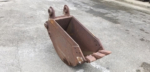 บุ้งกี๋ ขุดร่อง PC60 มือ2จากญี่ปุ่น ของแท้!!! สภาพเดิมๆใช้น้อย ทำสีใหม่ สวยดี งามมากๆ