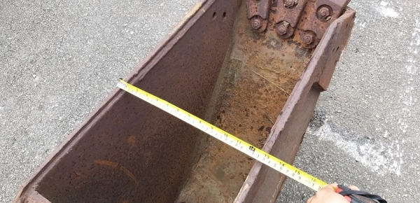 บุ้งกี๋ ขุดร่อง PC60 มือ2จากญี่ปุ่น ของแท้!!! สภาพเดิมๆใช้น้อย ทำสีใหม่ สวยดี งามมากๆ