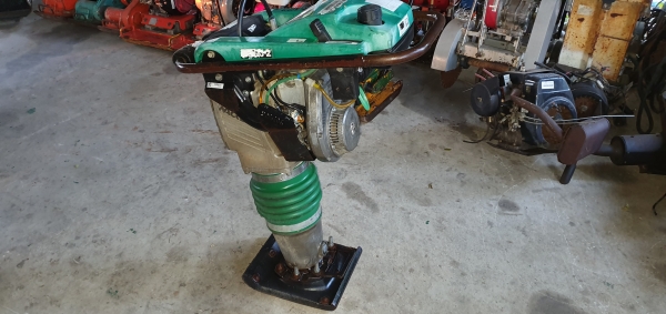 จิงโจ้ ตบดิน