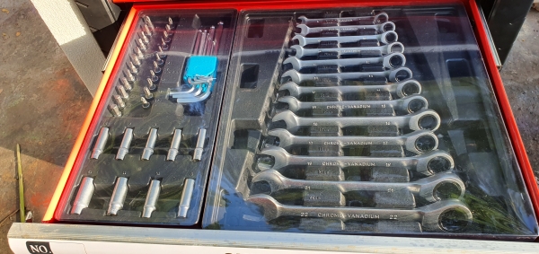 ตู้พร้อมเครื่องมือ