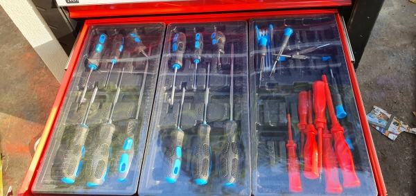 ตู้พร้อมเครื่องมือ