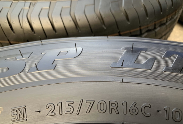 ยางใหม่ป้ายแดง 215-70-16 Dunlop ปี 19 สวยกริ๊บๆ ยางใหม่ป้ายแดง 215-70-16 Dunlop ปี 19 สวยกริ๊บๆ