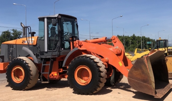 ขายรถตักล้อยาง HITACHI ZW220 นำเข้าเองจากญี่ปุ่น สภาพสวยพร้อมใช้ มีVDOการทำงานครับ