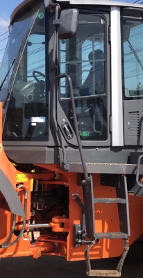 ขายรถตักล้อยาง HITACHI ZW220 นำเข้าเองจากญี่ปุ่น สภาพสวยพร้อมใช้ มีVDOการทำงานครับ