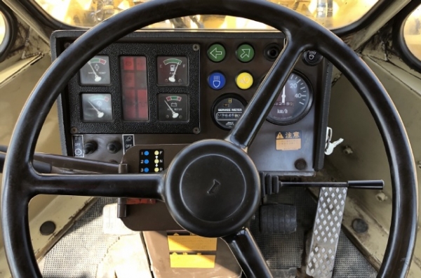 ขายรถตักล้อยาง KOMATSU WA150-1 นำเข้าเองจากญี่ปุ่น สภาพสวยพร้อมใช้ มีVDOการทำงานครับ ขายรถตักล้อยาง KOMATSU WA150-1 นำเข้าเองจากญี่ปุ่น สภาพสวยพร้อมใช้ มีVDOการทำงานครับ