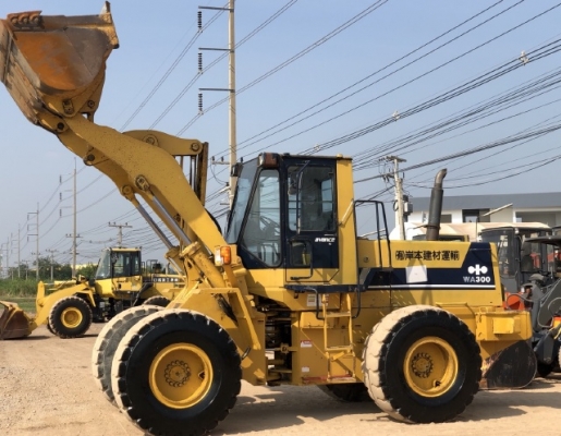 ขายรถตักล้อยาง KOMATSU WA300-1 นำเข้าเองจากญี่ปุ่น สภาพสวยพร้อมใช้ มีVDOการทำงานครับ