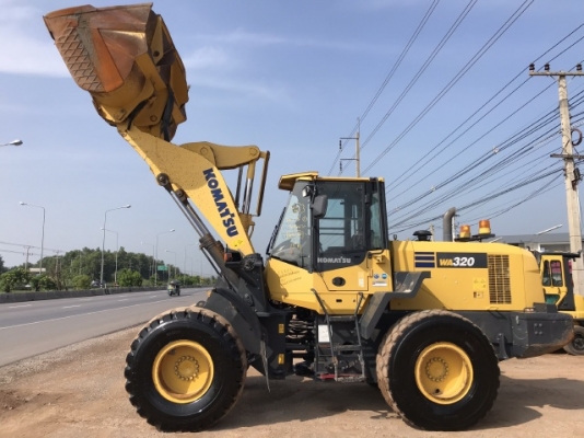 ขายรถตักล้อยาง KOMATSU WA320-7 ปี 2014 นำเข้าเองจากญี่ปุ่น สภาพสวยพร้อมใช้งาน ถึงเร็วๆนี้ครับ