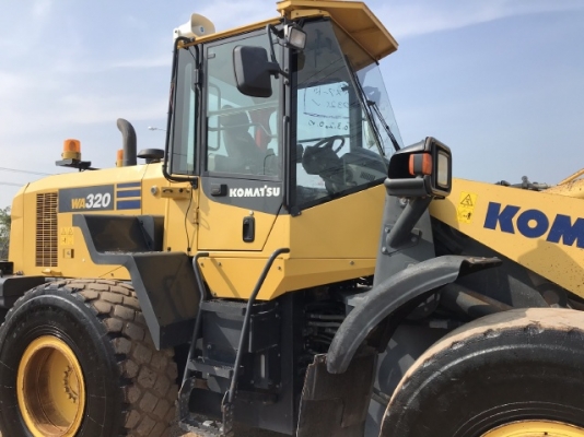 ขายรถตักล้อยาง KOMATSU WA320-7 ปี 2014 นำเข้าเองจากญี่ปุ่น สภาพสวยพร้อมใช้งาน ถึงเร็วๆนี้ครับ