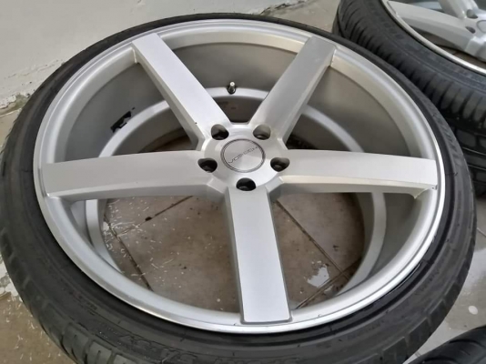 ล้อ Vossen CVT3 ขอบ20 สภาพสวย ไม่มีซ่อม พร้อมยาง 245 35 20 ปี17 ราคาไม่แพง