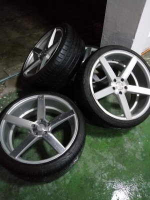 ล้อ Vossen CVT3 ขอบ20 สภาพสวย ไม่มีซ่อม พร้อมยาง 245 35 20 ปี17 ราคาไม่แพง