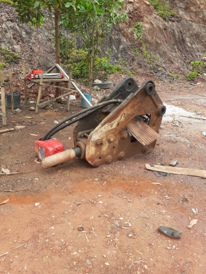 ขายหัวกระแทกใส่แบคโฮ200