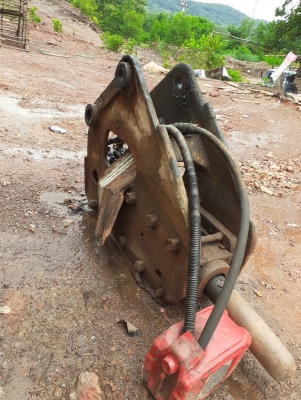 ขายหัวกระแทกใส่แบคโฮ200