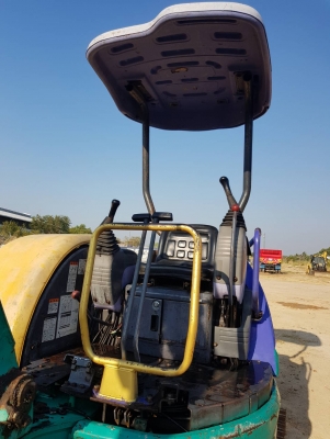 KOMATSU PC30