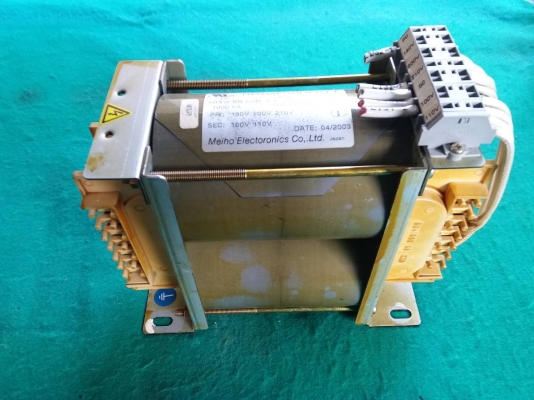 หม้อแปลง ยี่ห้อ Meiho input:190,200,210V output:100-110V ขนาด 1000VA สภาพสวยมาก ใช้งานได้ดีปกติ ราคา 1,500 บาท+100 ค่าส่งค่ะ