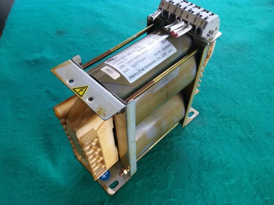 หม้อแปลง ยี่ห้อ Meiho input:190,200,210V output:100-110V ขนาด 1000VA สภาพสวยมาก ใช้งานได้ดีปกติ ราคา 1,500 บาท+100 ค่าส่งค่ะ