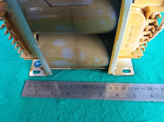 หม้อแปลง ยี่ห้อ Meiho input:190,200,210V output:100-110V ขนาด 1000VA สภาพสวยมาก ใช้งานได้ดีปกติ ราคา 1,500 บาท+100 ค่าส่งค่ะ