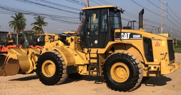 ขายรถตักล้อยาง CAT 950H ปี 2012 นำเข้าเองจากญี่ปุ่น สภาพสวยพร้อมใช้งาน มีVDOการทำงานครับ