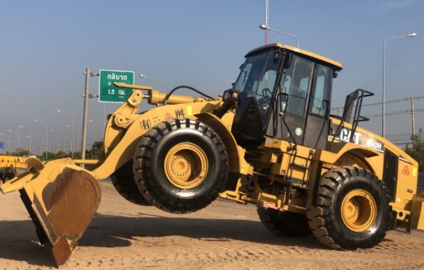 ขายรถตักล้อยาง CAT 950H ปี 2012 นำเข้าเองจากญี่ปุ่น สภาพสวยพร้อมใช้งาน มีVDOการทำงานครับ