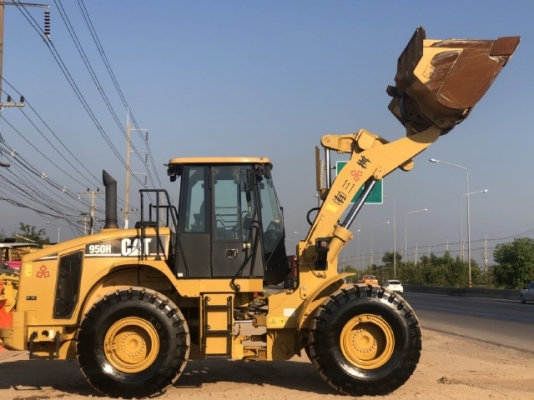 ขายรถตักล้อยาง CAT 950H ปี 2012 นำเข้าเองจากญี่ปุ่น สภาพสวยพร้อมใช้งาน มีVDOการทำงานครับ