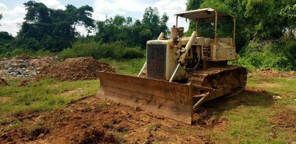 ขายรถแทรกเตอร์ตีนตะขาบ cat d5 b เอกสารเล่มทะเบียนเครื่องสิบแซ่บ