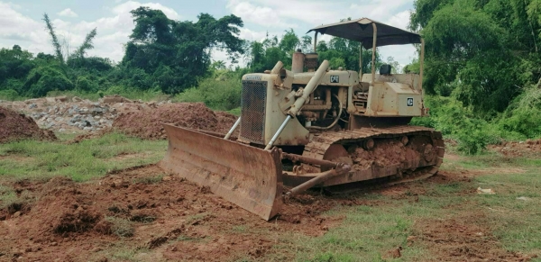 ขายรถแทรกเตอร์ตีนตะขาบ cat d5 b เอกสารเล่มทะเบียนเครื่องสิบแซ่บ