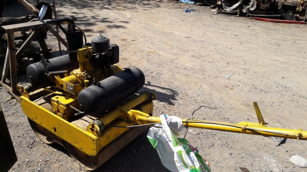 ขายรถบด BOMAG รุ่นBW75S มือสองญี่ปุ่น ขนาดใหญ่ 1 ตัน บดอัดสั่นสเทือนได้ เครื่องดีเซล1สูบ สภาพดีพร้อมใช้งาน 78000 โทร 084-5424150