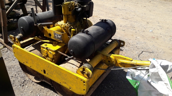 ขายรถบด BOMAG รุ่นBW75S มือสองญี่ปุ่น ขนาดใหญ่ 1 ตัน บดอัดสั่นสเทือนได้ เครื่องดีเซล1สูบ สภาพดีพร้อมใช้งาน 78000 โทร 084-5424150