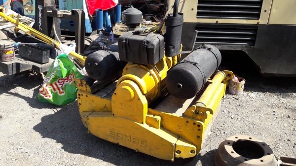 ขายรถบด BOMAG รุ่นBW75S มือสองญี่ปุ่น ขนาดใหญ่ 1 ตัน บดอัดสั่นสเทือนได้ เครื่องดีเซล1สูบ สภาพดีพร้อมใช้งาน 78000 โทร 084-5424150